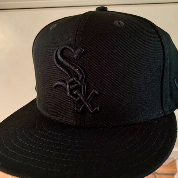 Nwt New Era Black Out 59Fifty Chicago White Sox Fitted Hat Cap MLB - Picture 4 of 4